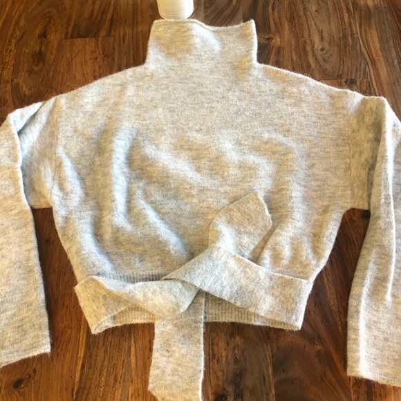 COPY - Aritzia Wilfred Cropped Sweater - Picture 3 of 10